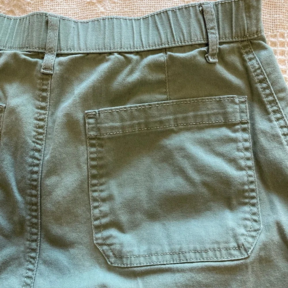 G.H. Bass & Co. Women’s Chino Pants Size 8 Green - Picture 9 of 11